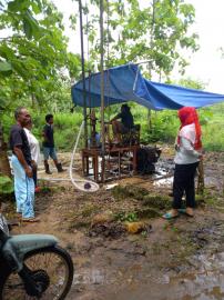 Monitoring pembangunan Sumur Ladang di padukuhan Dungkasi